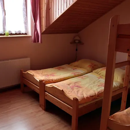 Rekreacny Dom Pod Dedovou Pensjonat Oszczadnica